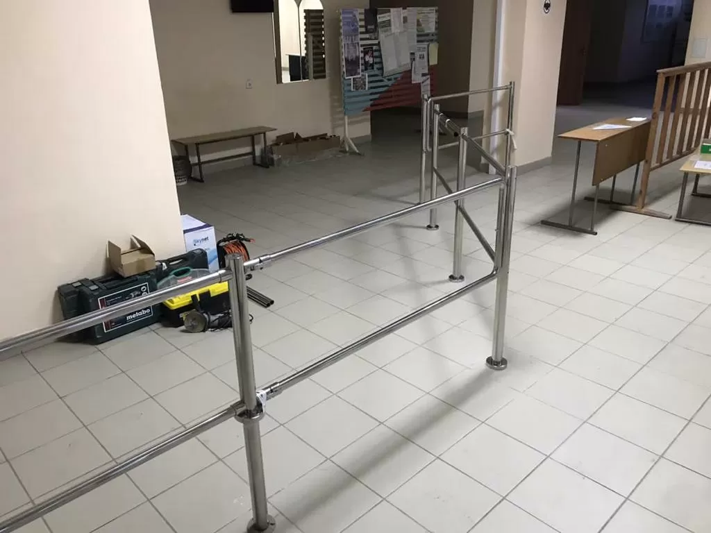 Ограждение в университете